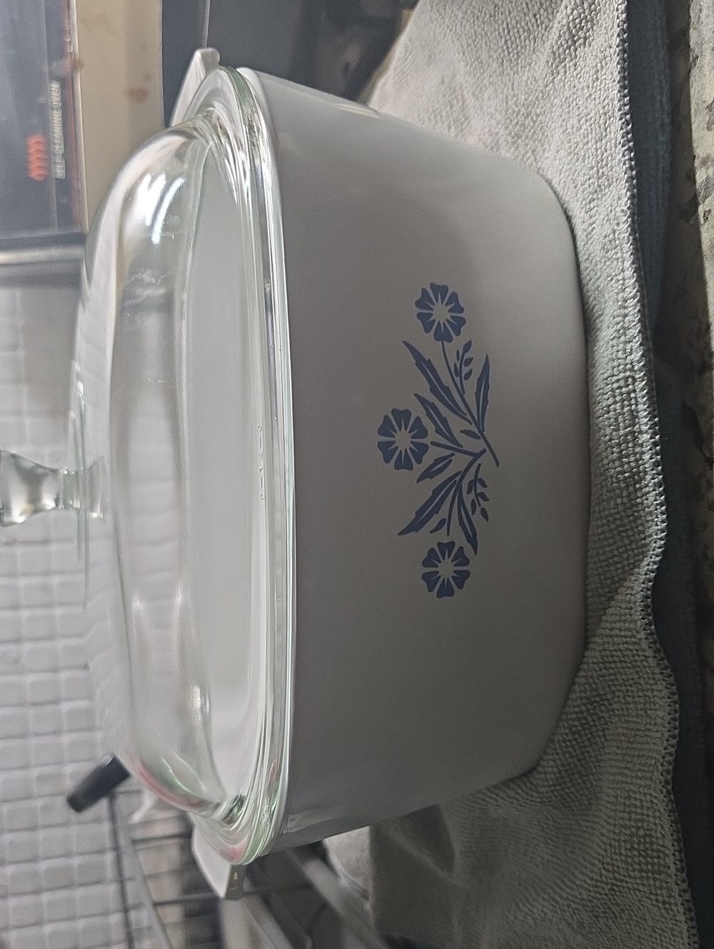 RARE & FULLY ORIGINAL Corningware 4 quart excellent condition